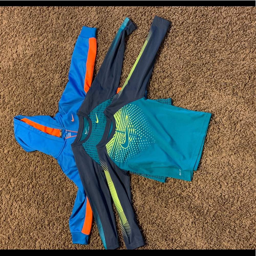 3 items Nike long sleeve shirts and sweat jacket